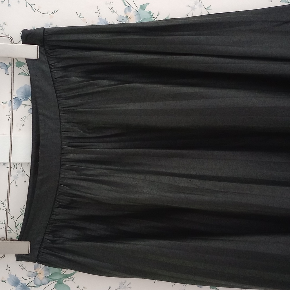 Banana Republic Black Pleated Midi Skirt